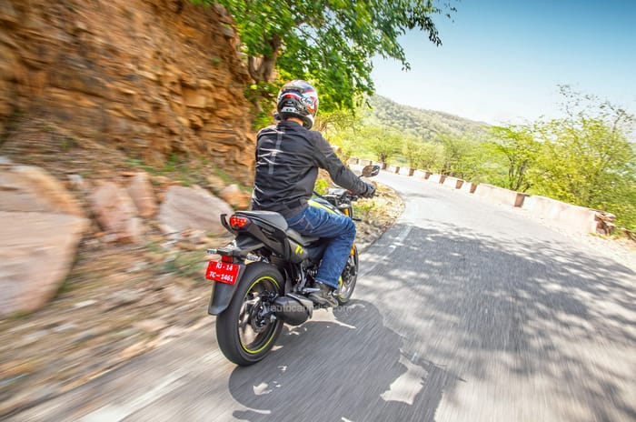 Hero Xtreme 160R 4V review: Gunning 4 the throne?